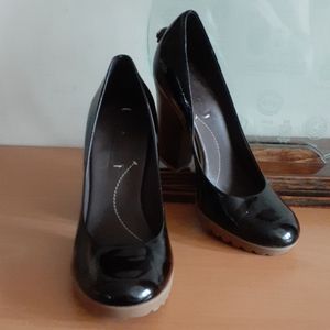 BCBG MAXAZRIA Patent Leather Heels 7.5
